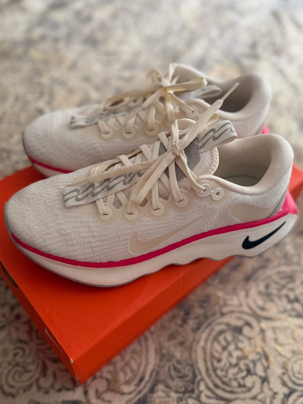 Nike Women’s Motiva (7.5) l
